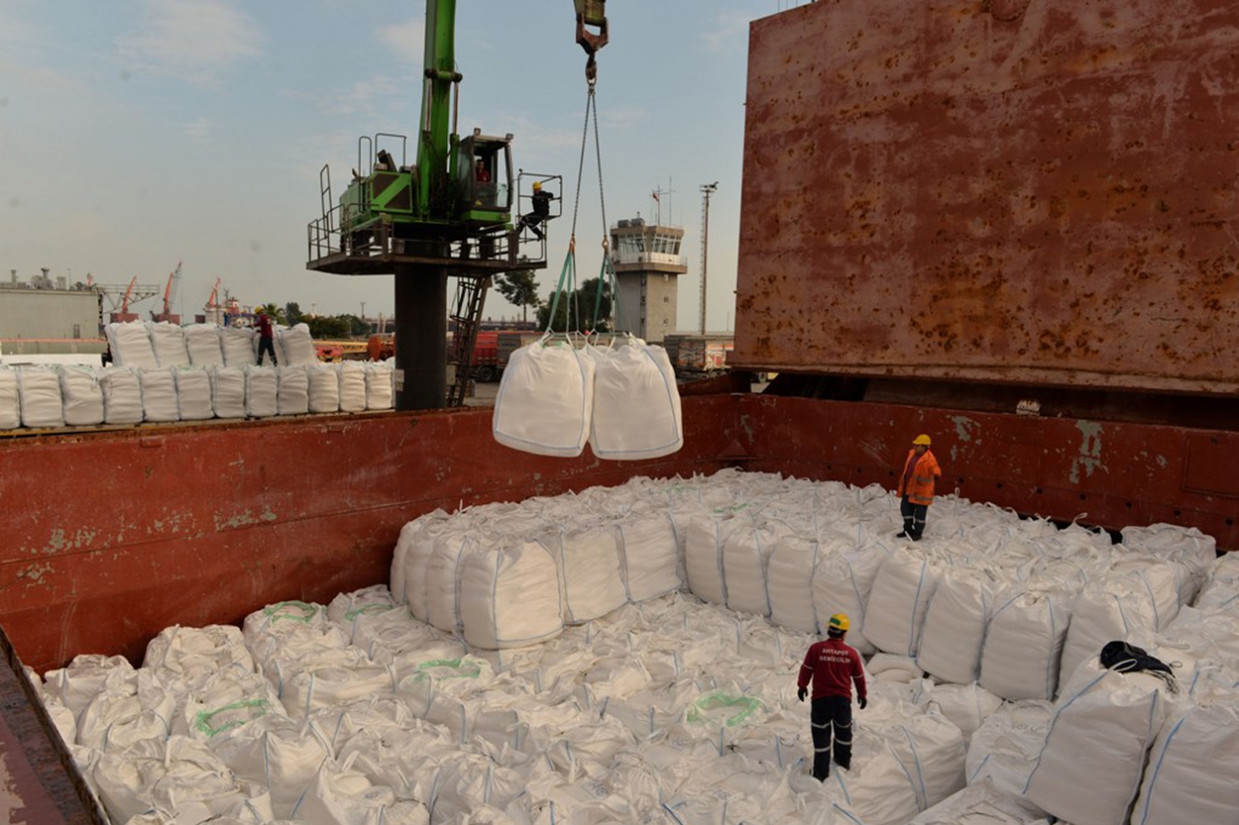 Mersin’den Yemen’e 5 bin tonluk yardım gemisi  
